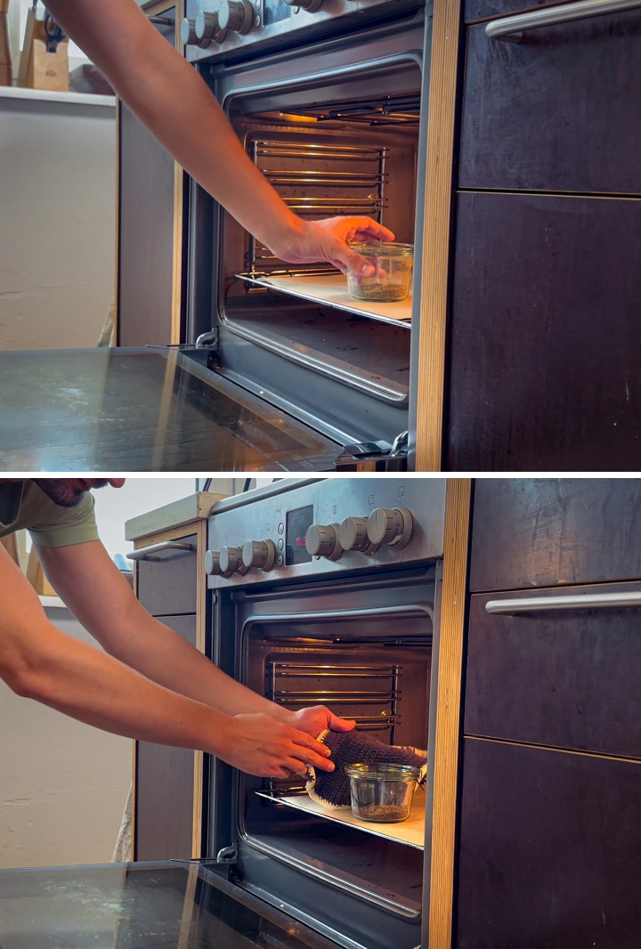 Mani che inseriscono barattoli di vetro e una teglia in forno durante la decarbossilazione della cannabis.