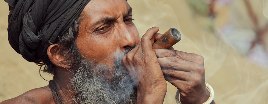 Induismo e cannabis. Charas, hash, foglie e boccioli Induismo e cannabis. Charas, hash, foglie e boccioli