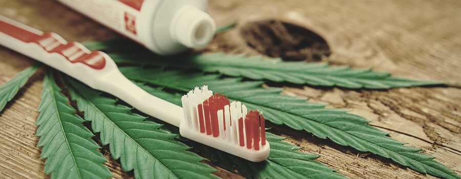 Lavati I Denti Con La Cannabis