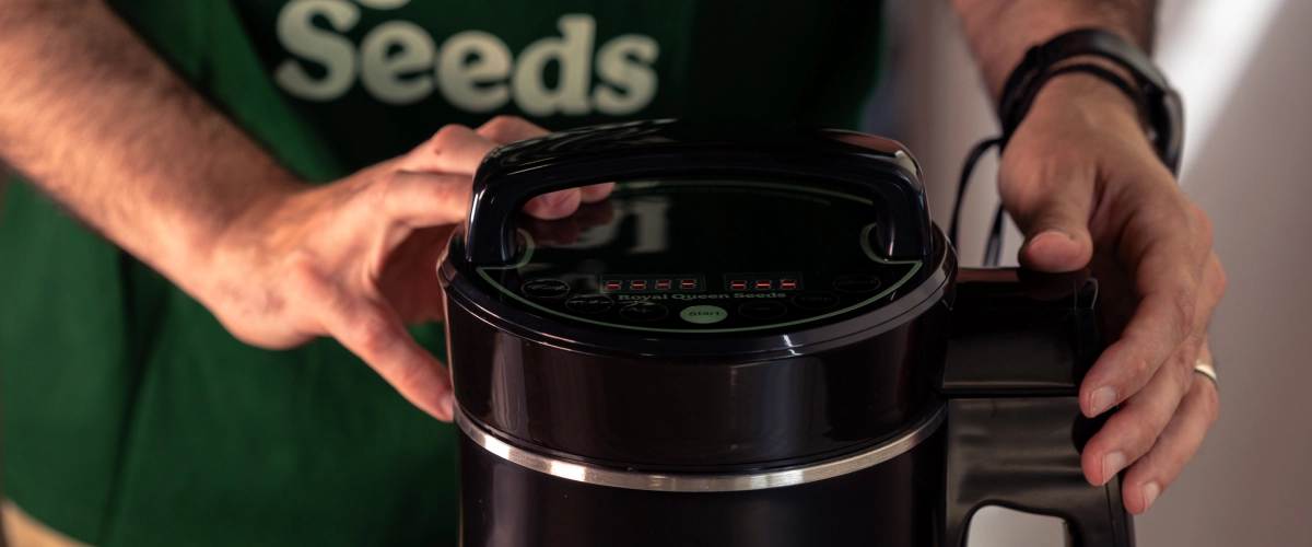 Scopri come avviare il ciclo di infusione con calore costante per estrarre cannabinoidi e composti aromatici nell’olio di cannabis.