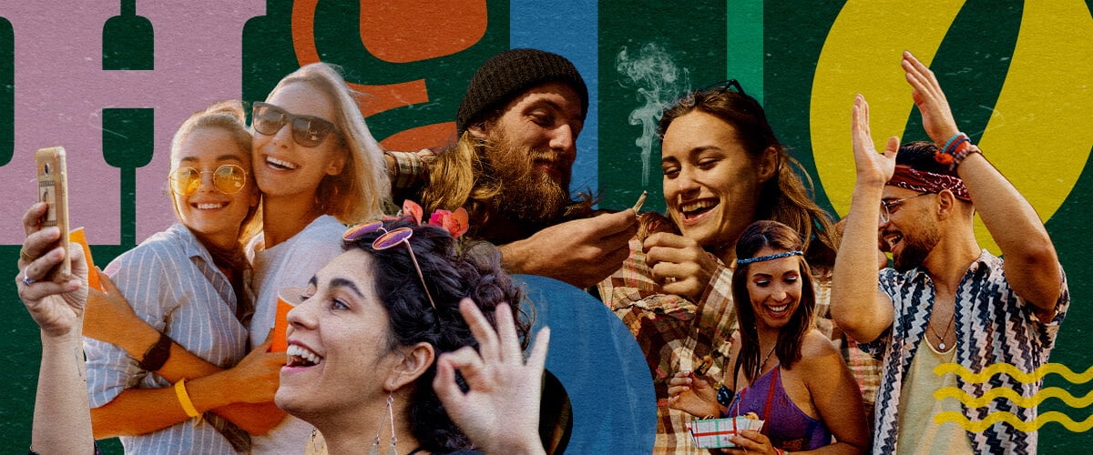 Scena Vibrante di un Festival Musicale Amichevole alla Marijuana Gruppo di amici a un festival musicale amichevole alla marijuana, sorridenti, che scattano selfie, ballano e condividono una canna, con uno sfondo colorato di forme geometriche verdi, gialle e blu, che cattura l'atmosfera festosa.