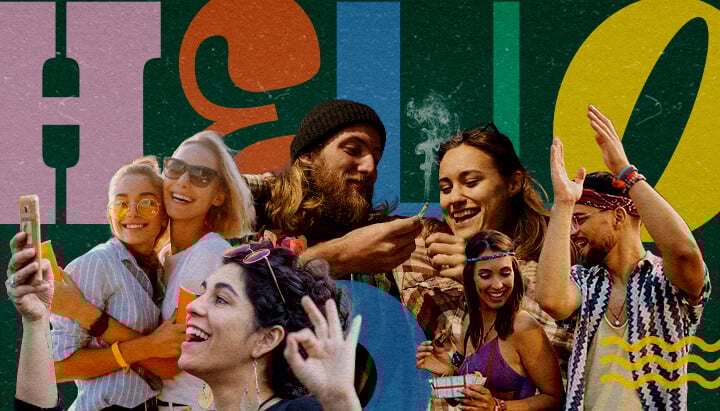 Scena Vibrante di un Festival Musicale Amichevole alla Marijuana Gruppo di amici a un festival musicale amichevole alla marijuana, sorridenti, che scattano selfie, ballano e condividono una canna, con uno sfondo colorato di forme geometriche verdi, gialle e blu, che cattura l'atmosfera festosa.