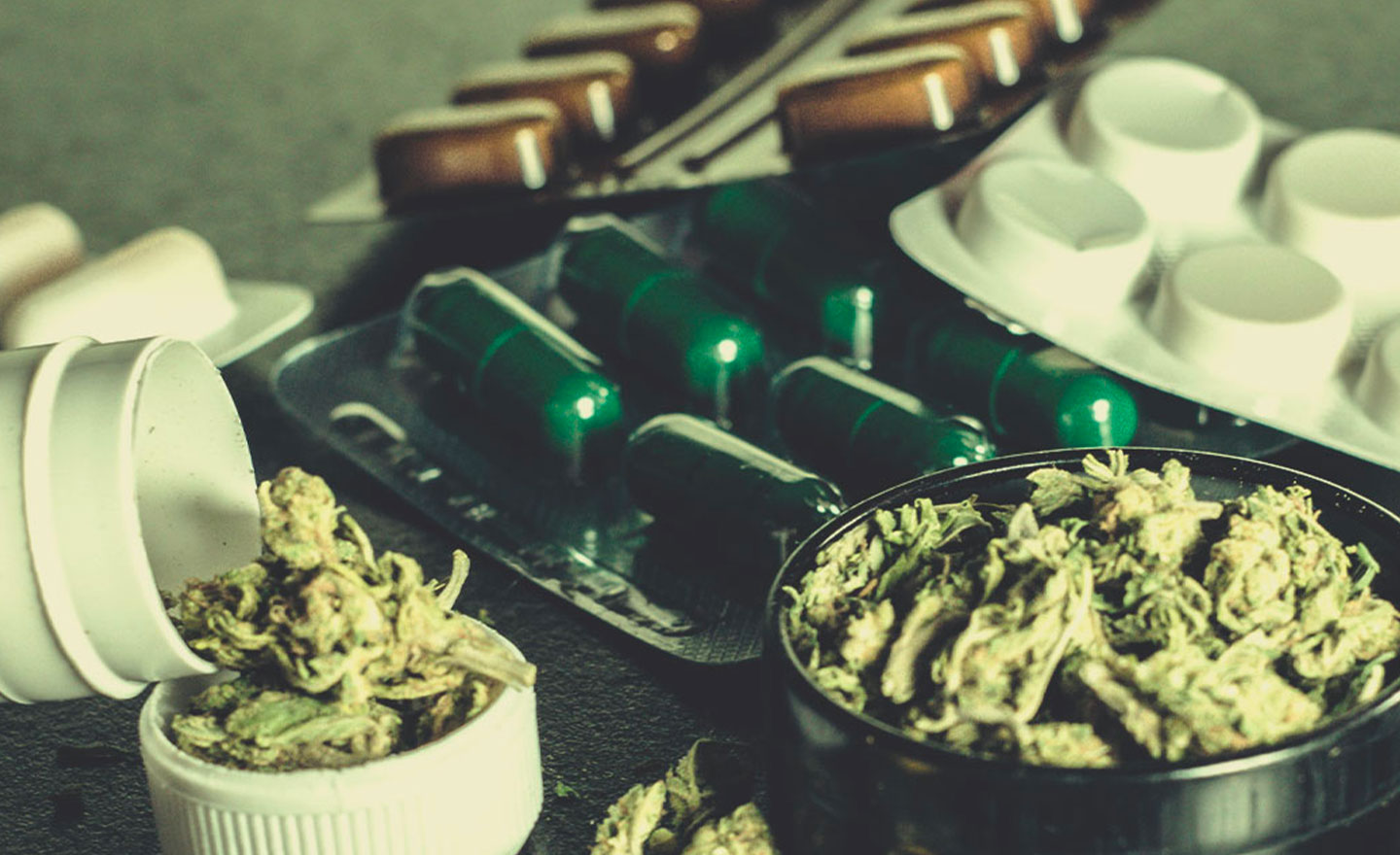 Perché chi consuma droga sceglie la cannabis come sostituto?