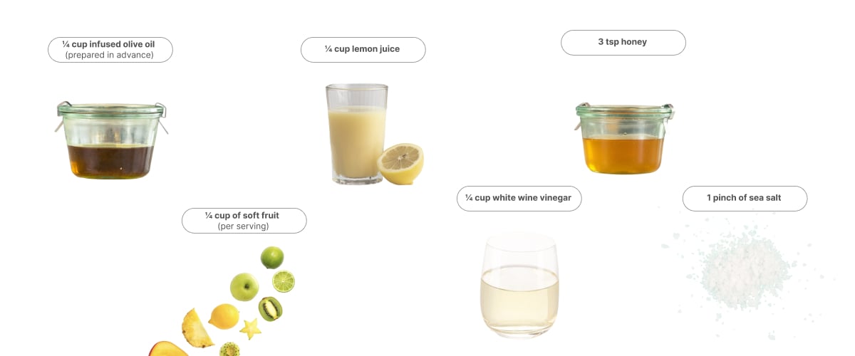 Ingredienti per preparare una vinaigrette alla cannabis, tra cui olio d'oliva infuso, frutta morbida, succo di limone, aceto di vino bianco, miele e sale marino.