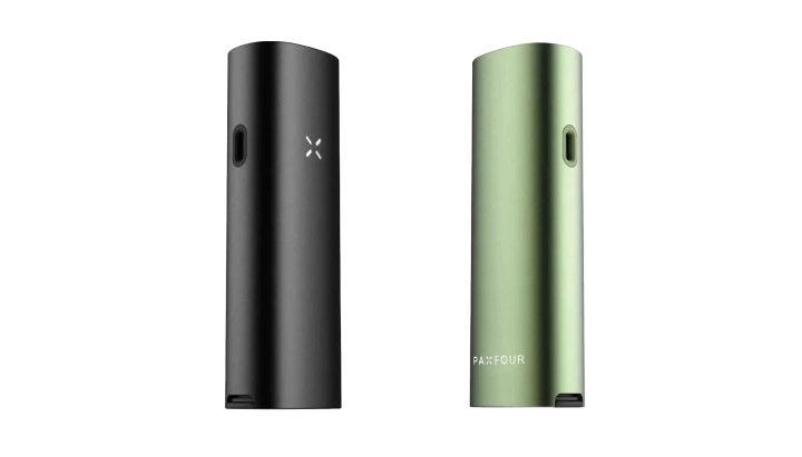 Opzioni colore del vaporizzatore PAX Four in nero e verde Vaporizzatori PAX Four nero e verde mostrati affiancati, con design sottile e compatto, indicatore LED a petali, porta di ricarica laterale e opzioni di colore