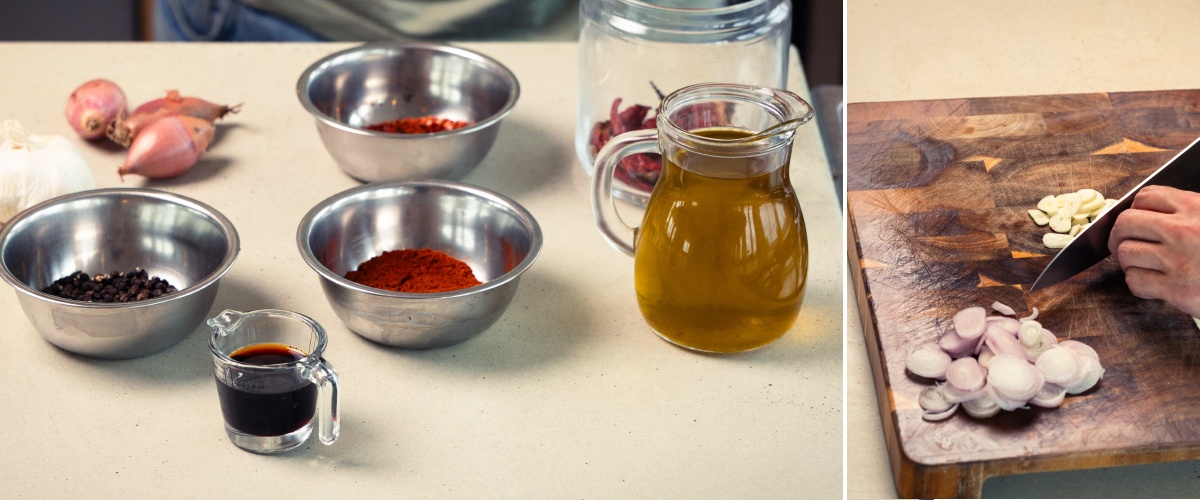 Preparazione degli ingredienti per olio d’oliva al peperoncino infuso alla cannabis, tra cui olio d’oliva, fiocchi di peperoncino, spezie e taglio di aglio e scalogni su un tagliere di legno