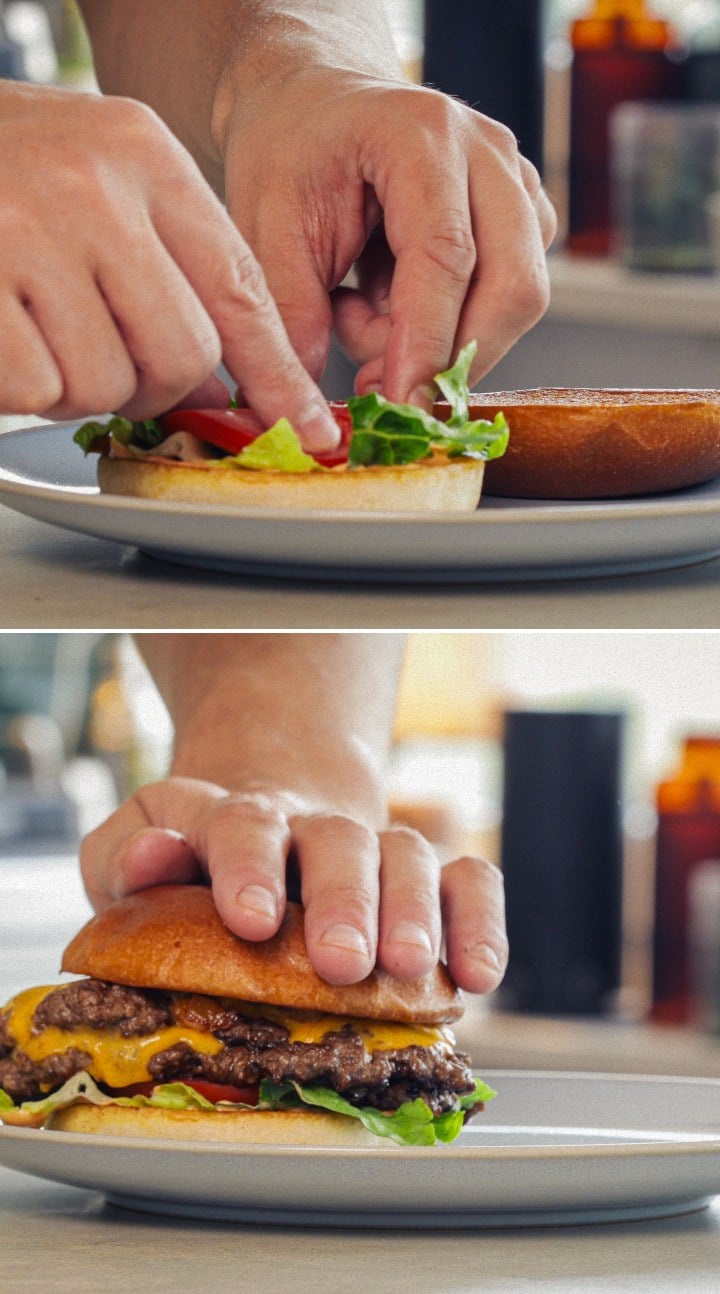 Assemblaggio e servizio di un burger alla cannabis finito con cheddar fuso, lattuga, pomodoro e panino infuso