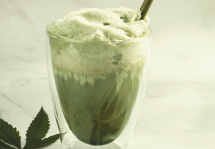 2. “Tè alla Cannabis con Latte” (fatto da zero e ottimo da gustare in compagnia)