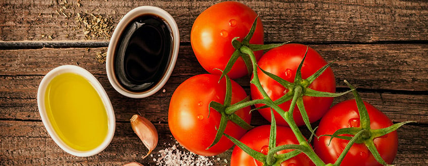 L'olio infuso del cannabinoid di vinaigrette del pomodoro