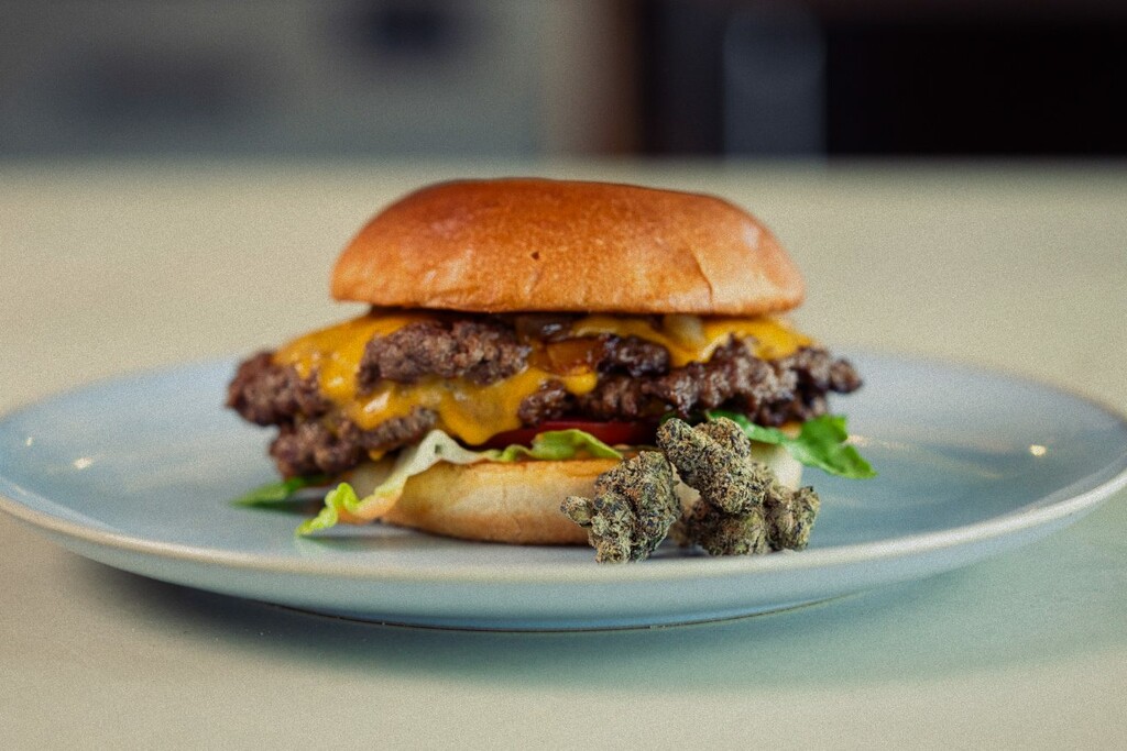Burger alla cannabis fatto in casa: ricetta semplice con burro infuso