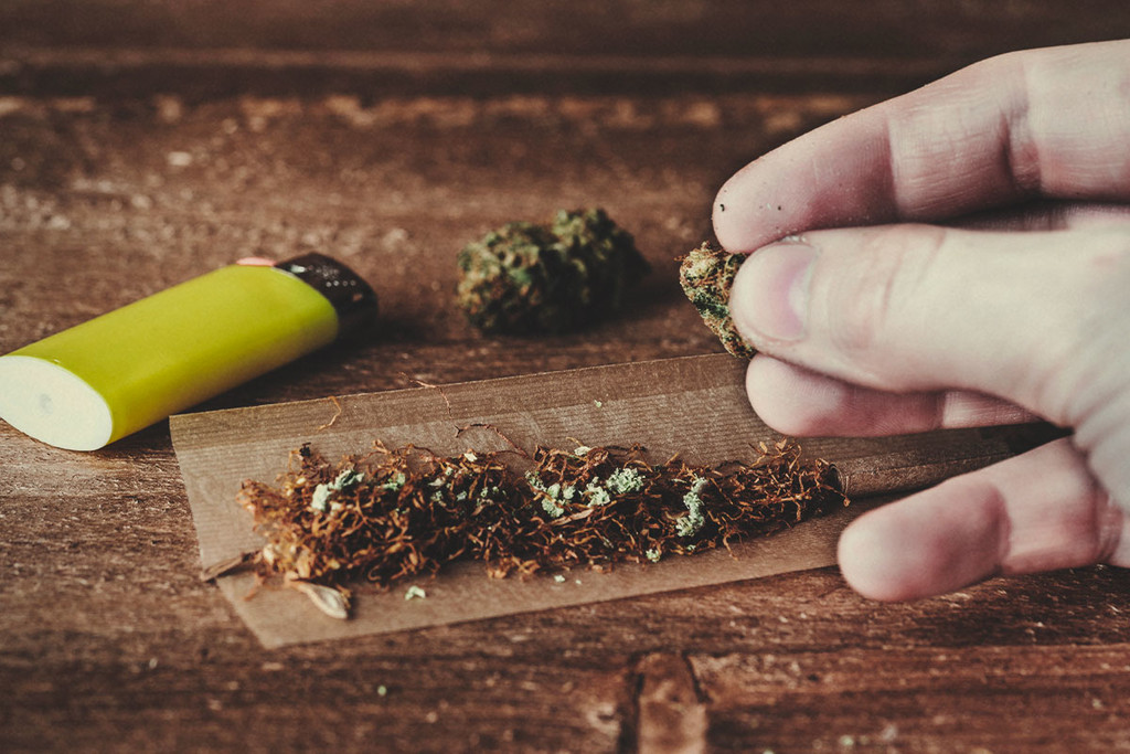 Mischiare cannabis e tabacco: Maggior rischio di dipendenza?