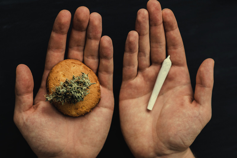 Mangiare o Fumare Marijuana: Qual È la Differenza?